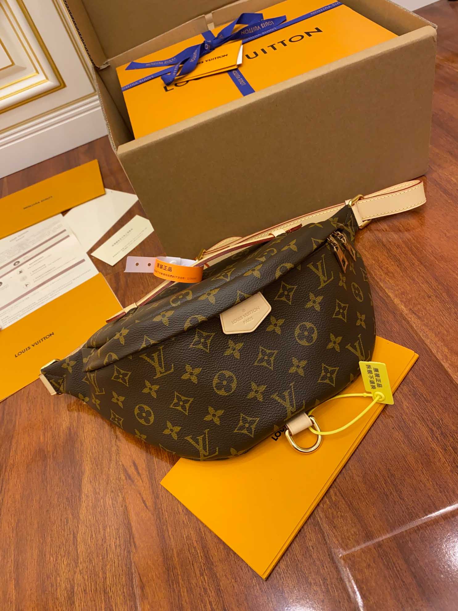 Túi Louis Vuitton Monogram Canvas Bumbag 