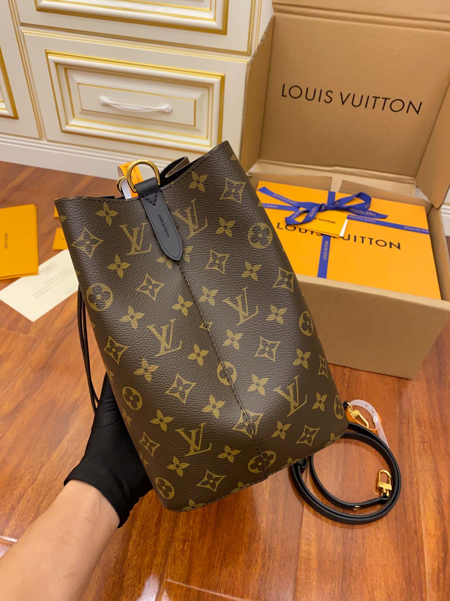 Túi Louis Vuitton NéoNoé Monogram Canvas Handbags 