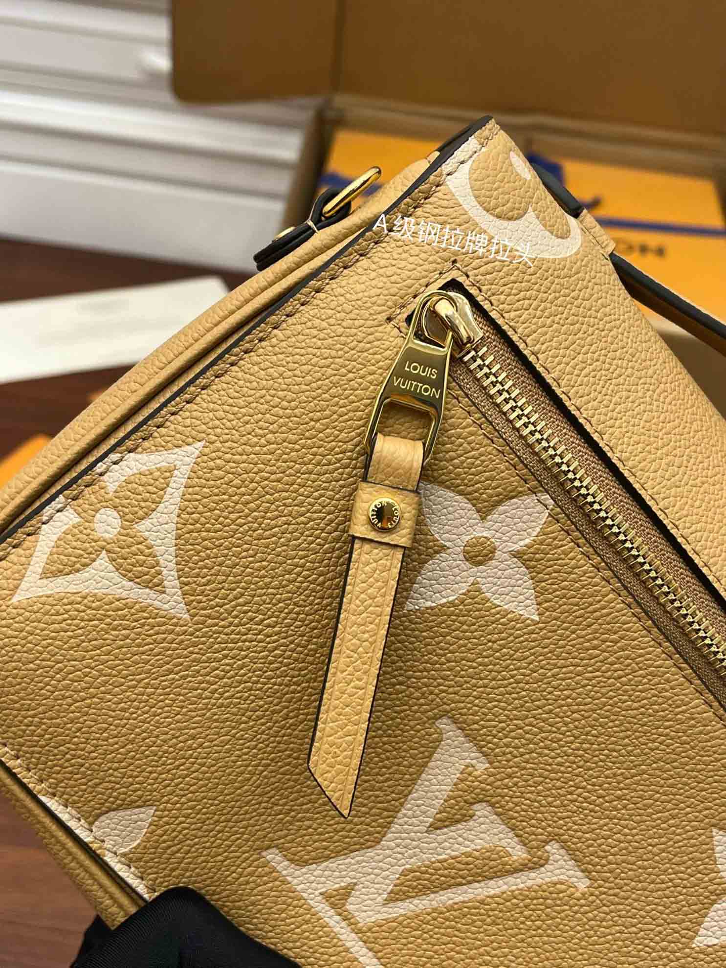 tui-louis-vuitton-pochette-metis-arizona-beige