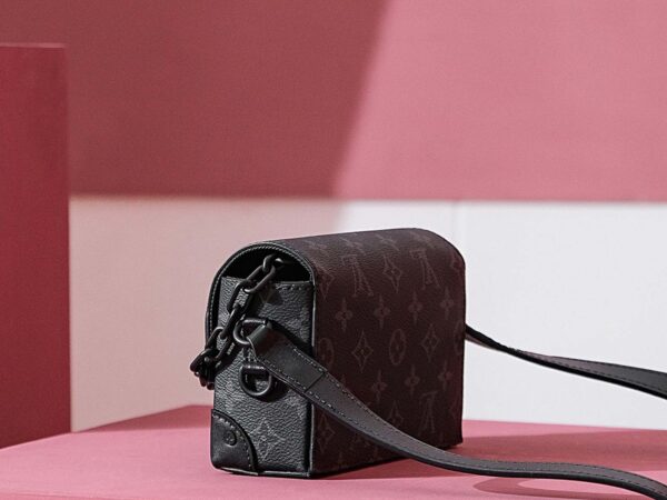 Túi Louis Vuitton Steamer Wearable ‘Monogram Eclipse’