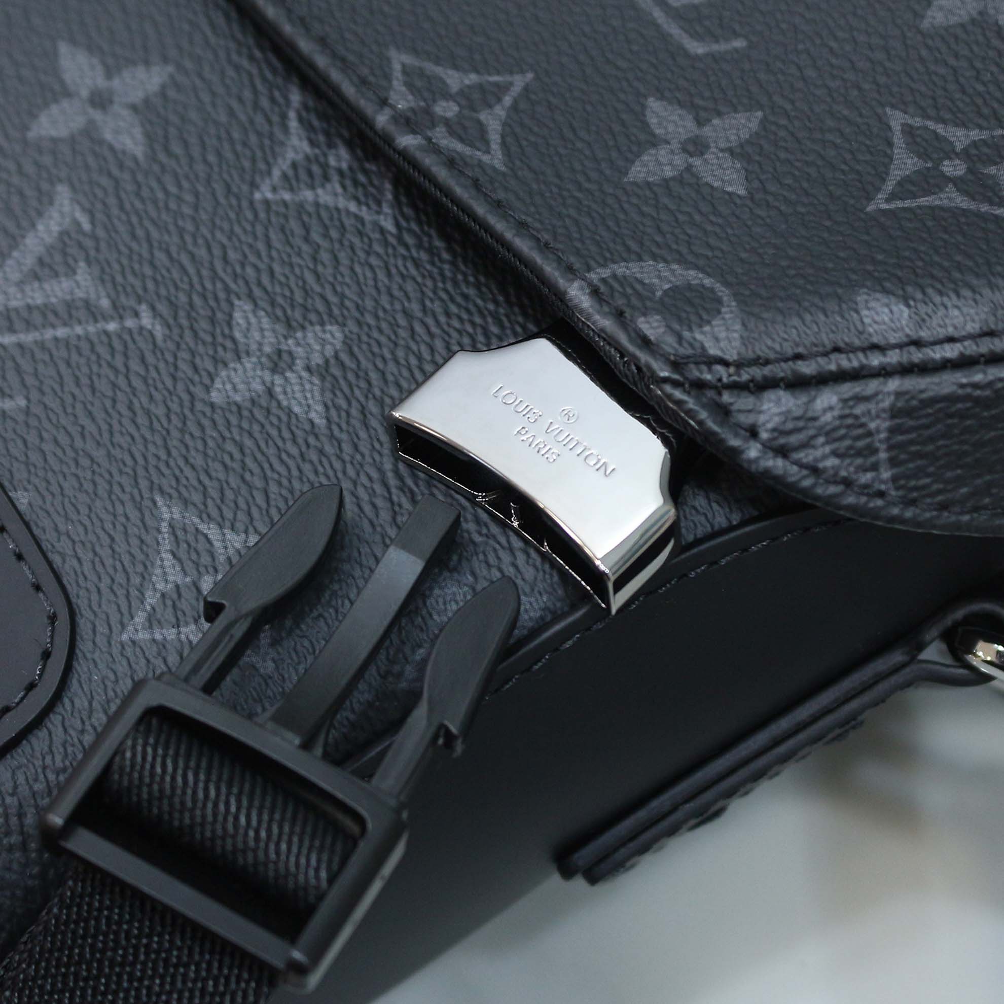 Túi LV Messenger PM Voyage Monogram Eclipse Canvas Black