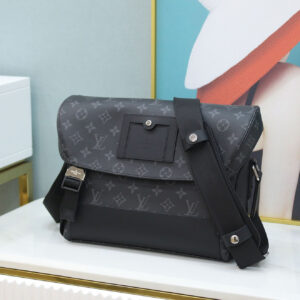 Túi LV Messenger PM Voyage Monogram Eclipse Canvas Black