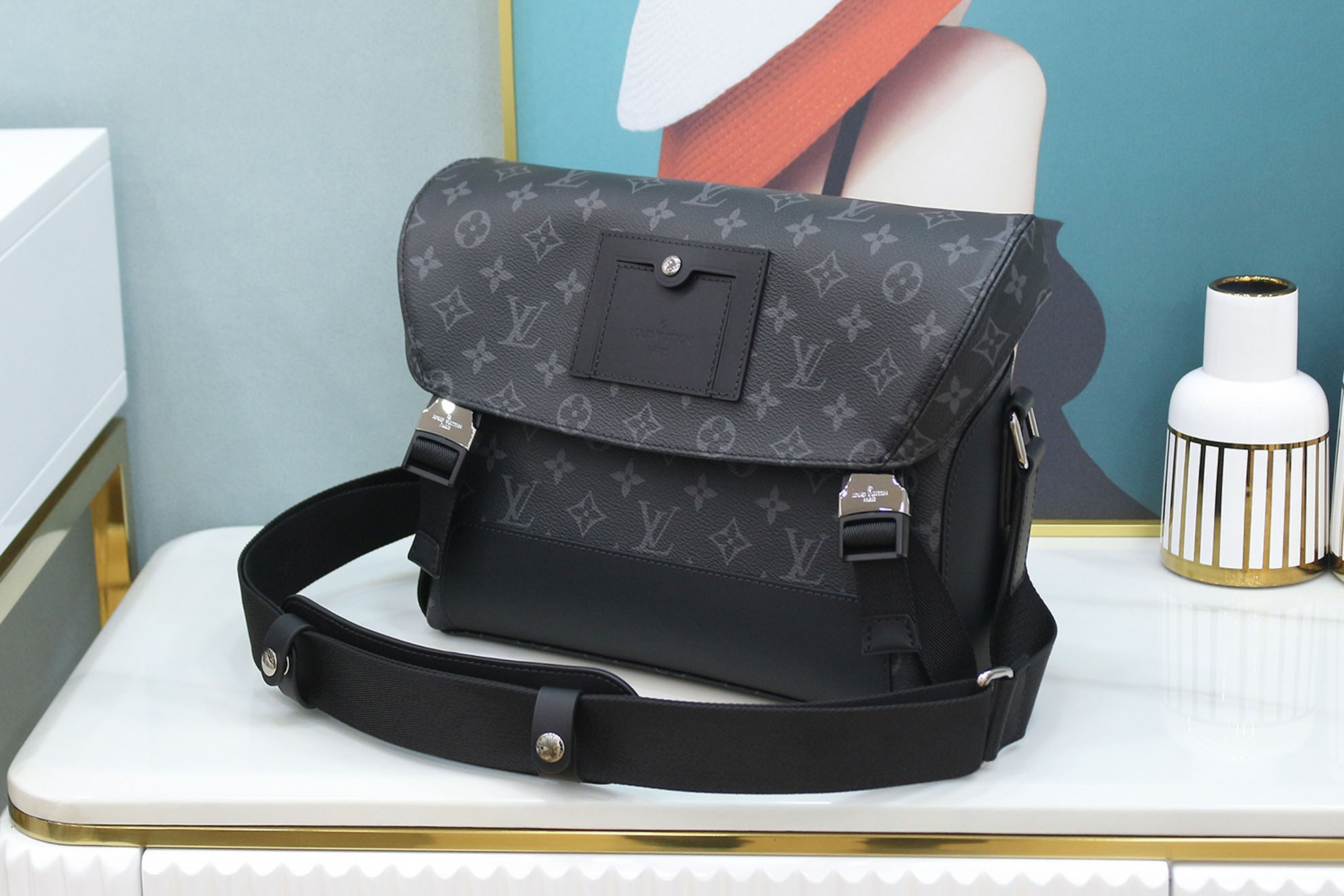 Túi LV Messenger PM Voyage Monogram Eclipse Canvas Black