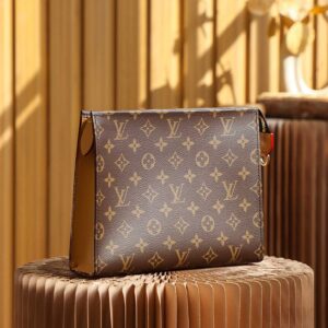 Túi LV Toiletry Pouch On Chain Monogram Brown