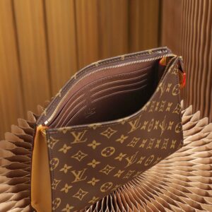 Túi LV Toiletry Pouch On Chain Monogram Brown