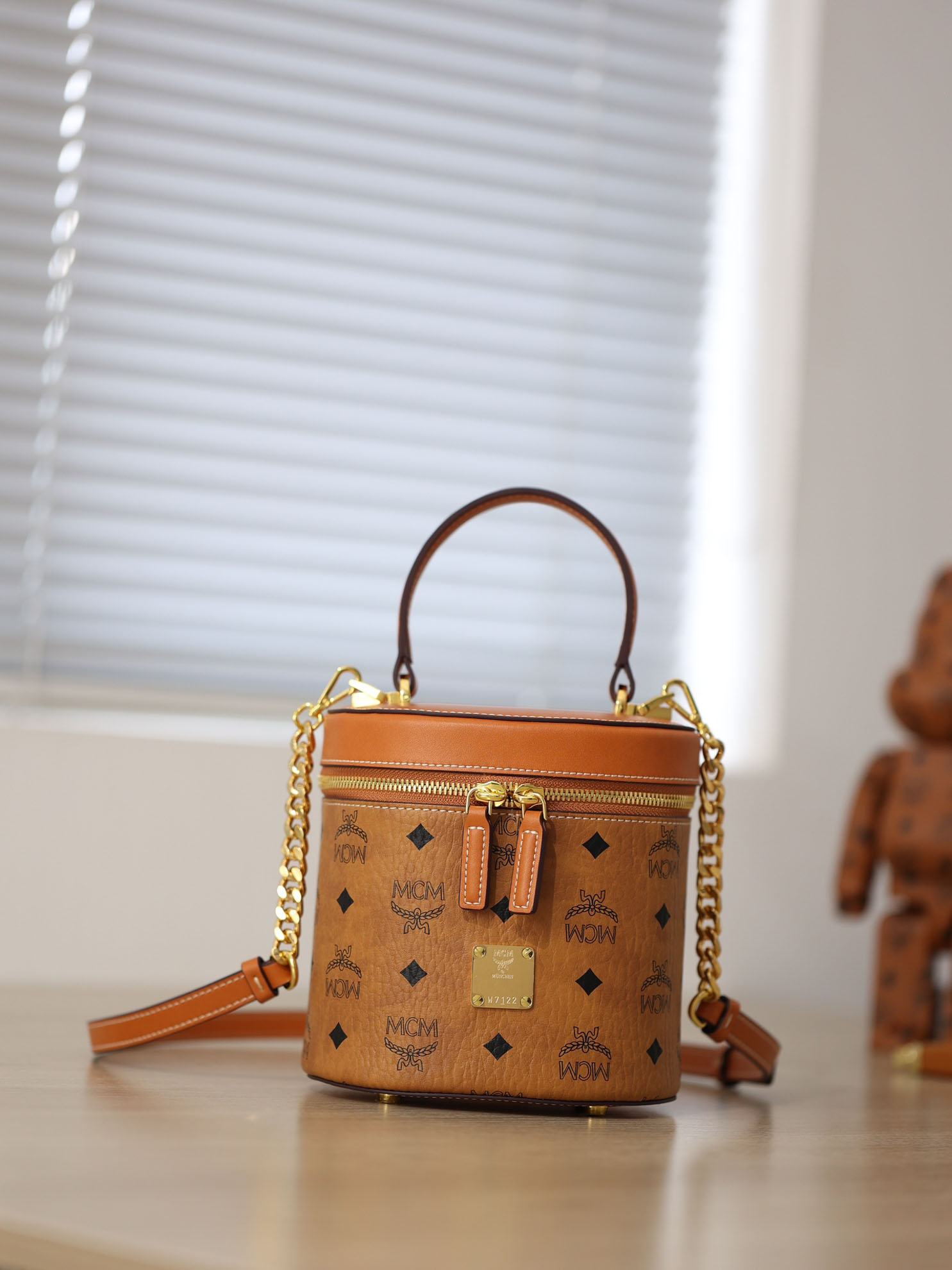 Túi MCM Cylinder Crossbody Visetos Cognac