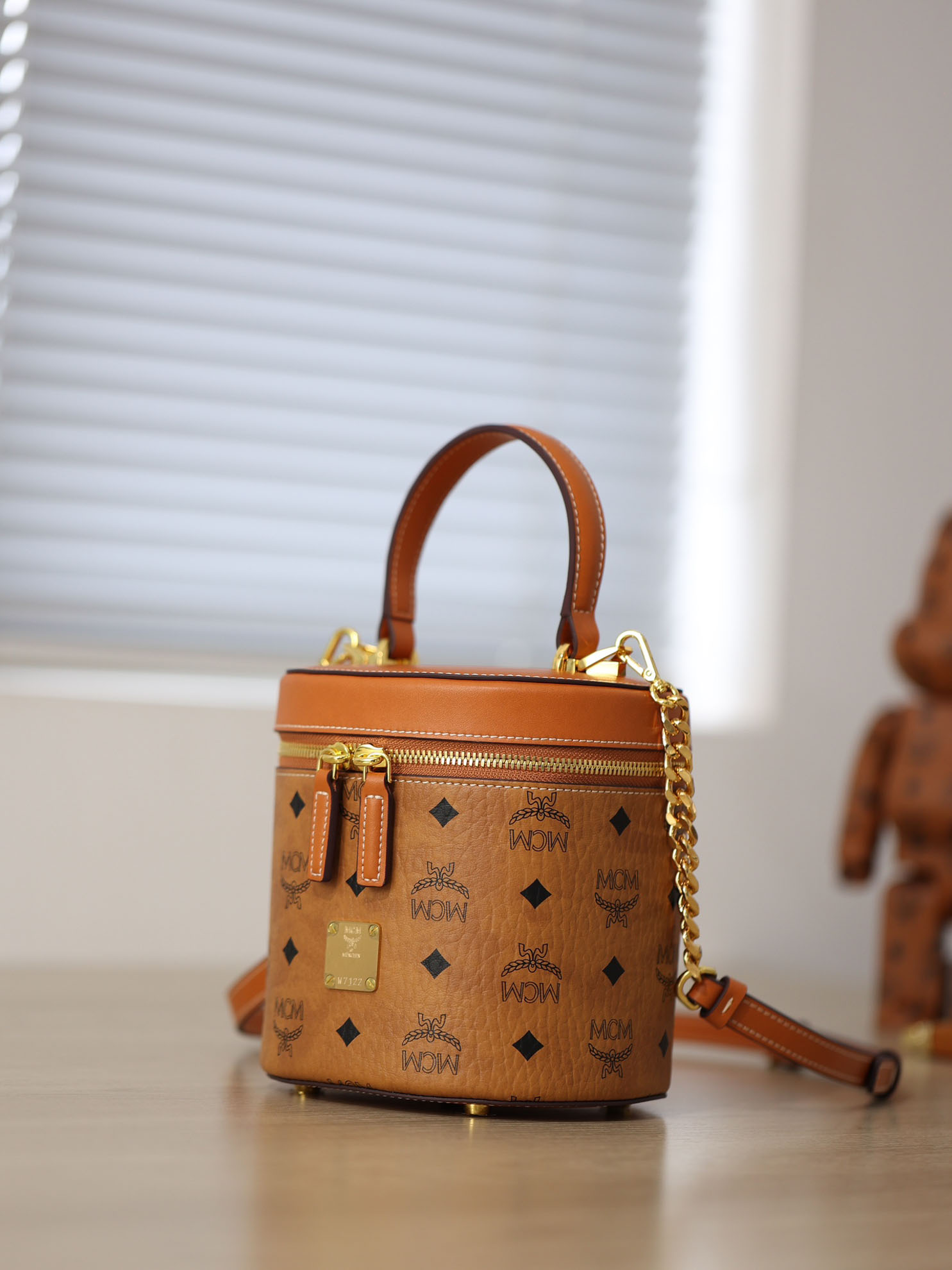 Túi MCM Cylinder Crossbody Visetos Cognac