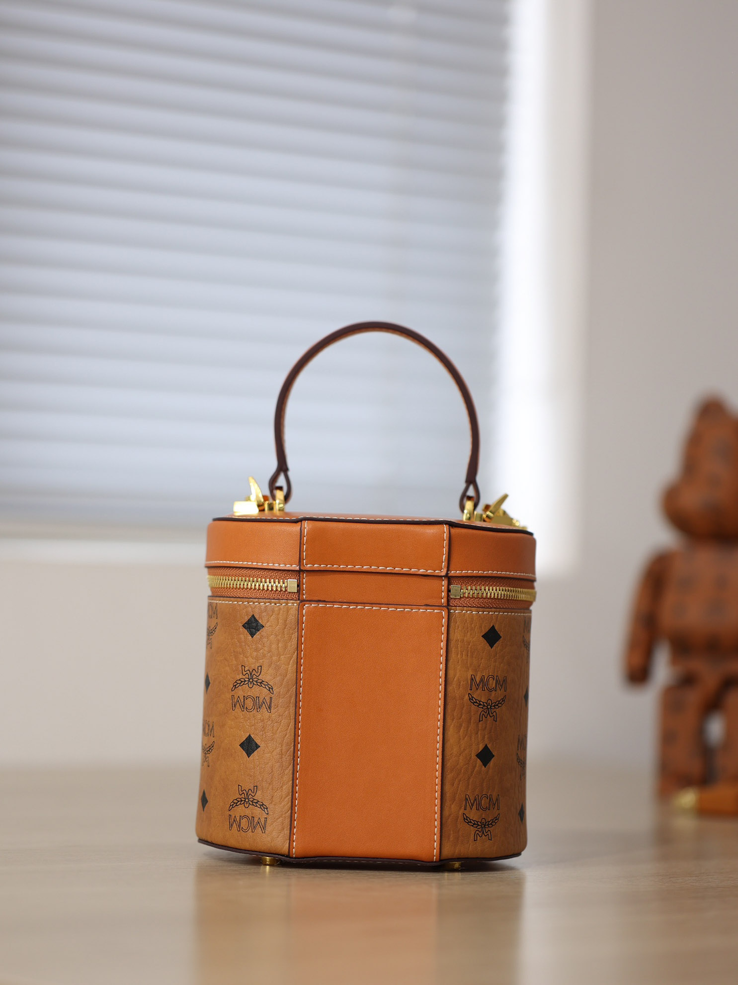 Túi MCM Cylinder Crossbody Visetos Cognac