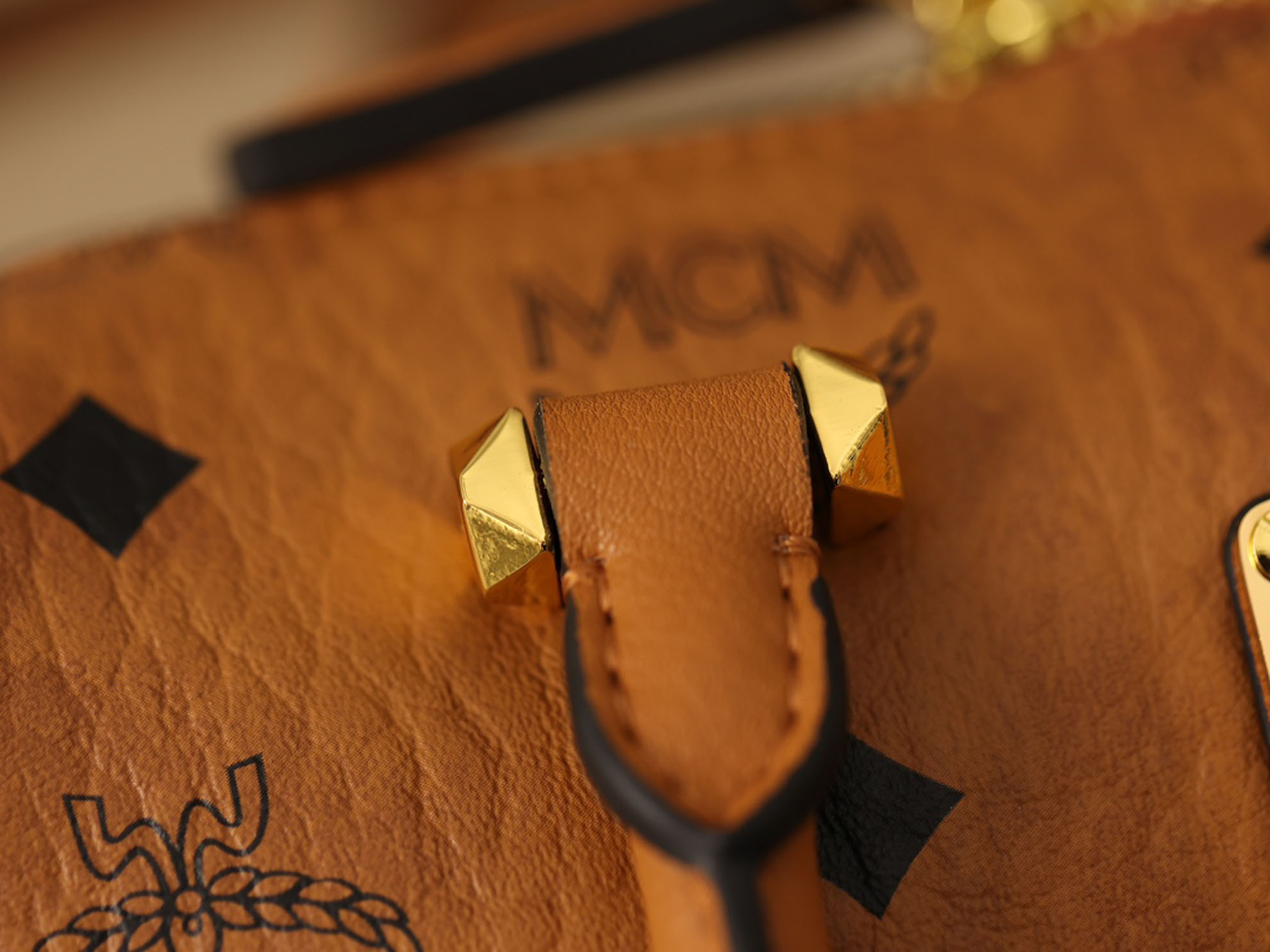 Túi MCM Essential Boston Bag Visetos Cognac