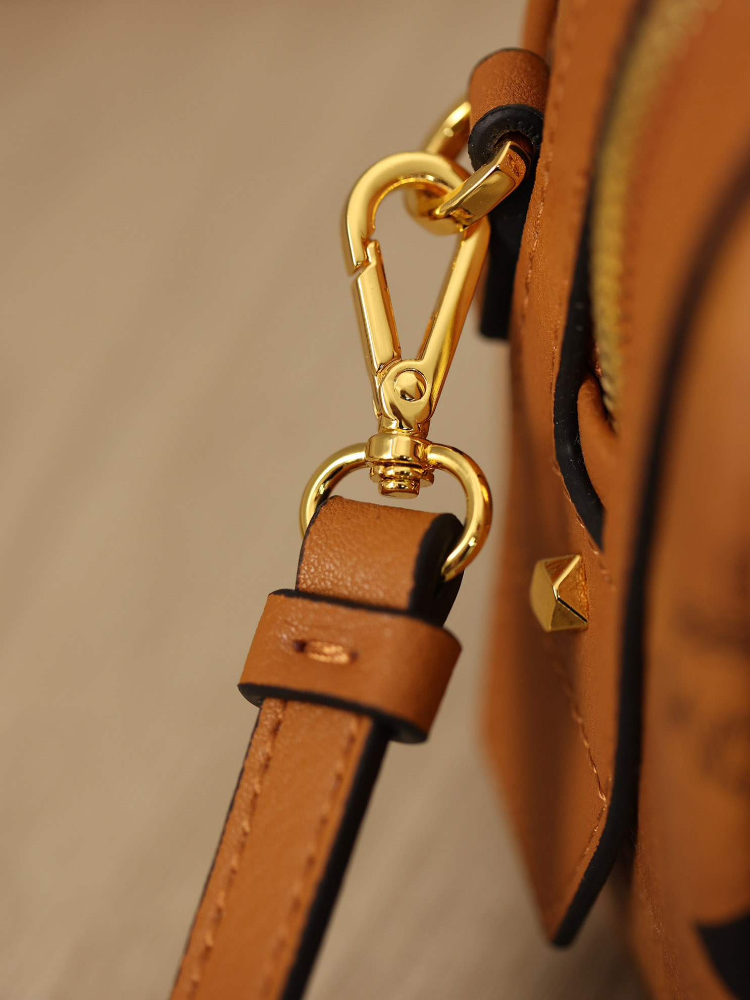 Túi MCM Essential Boston Bag Visetos Cognac