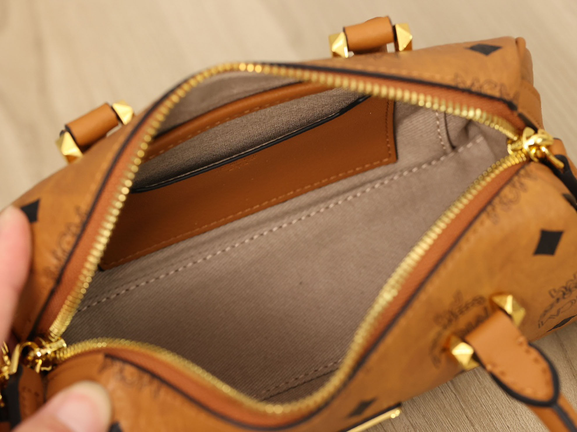 Túi MCM Essential Boston Bag Visetos Cognac