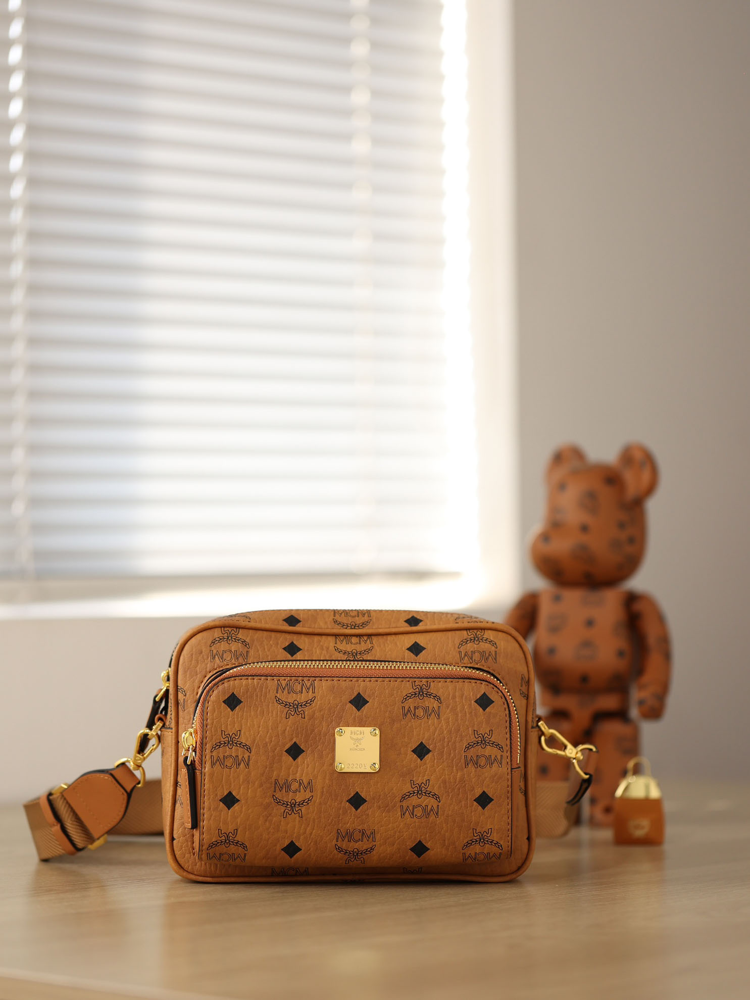 Túi MCM Klassik Crossbody in Visetos Cognac