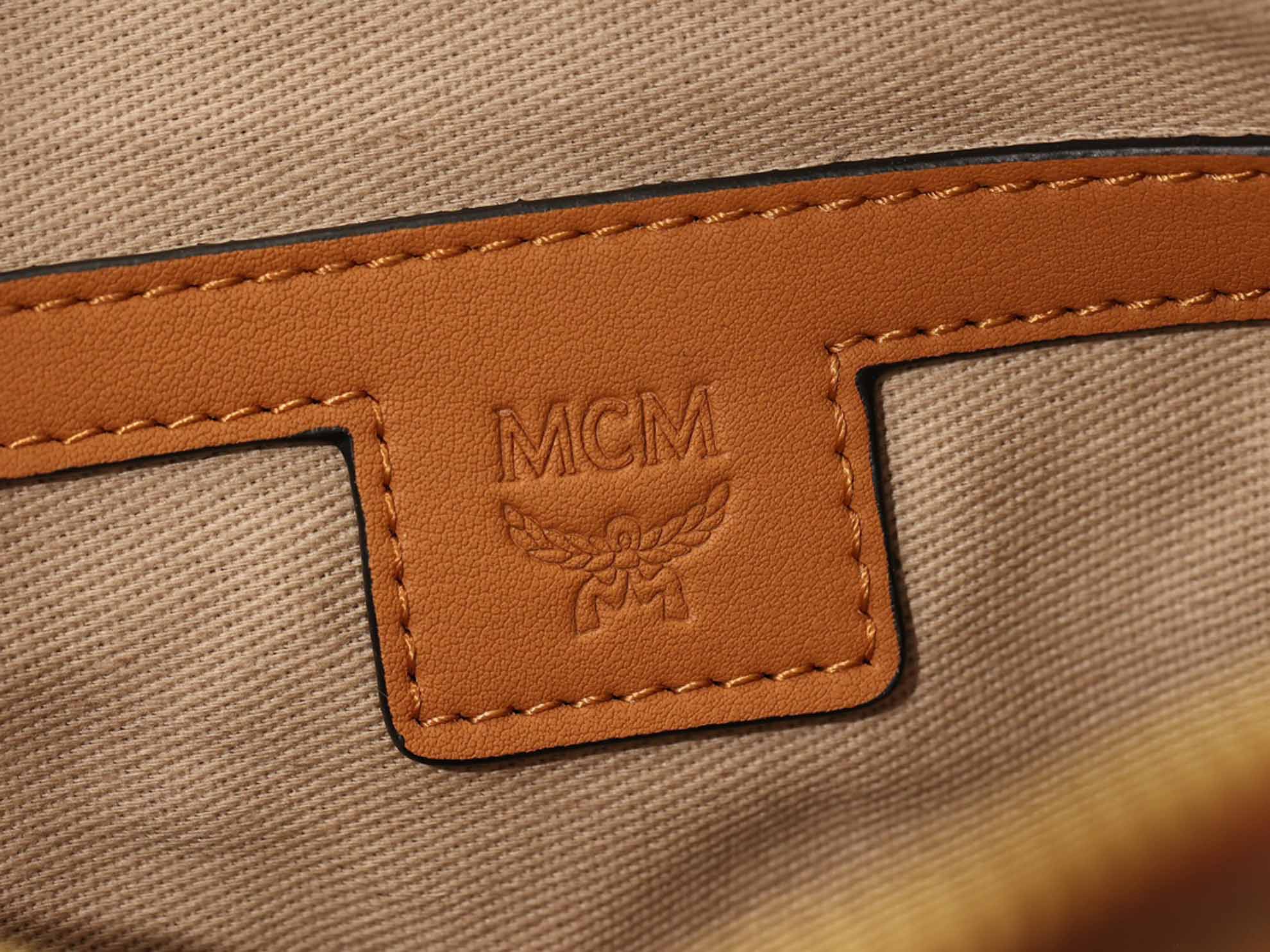 Túi MCM Klassik Crossbody in Visetos Cognac