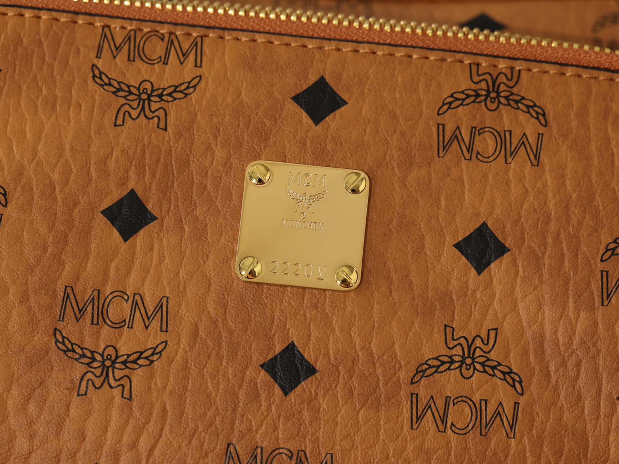 Túi MCM Klassik Crossbody in Visetos Cognac