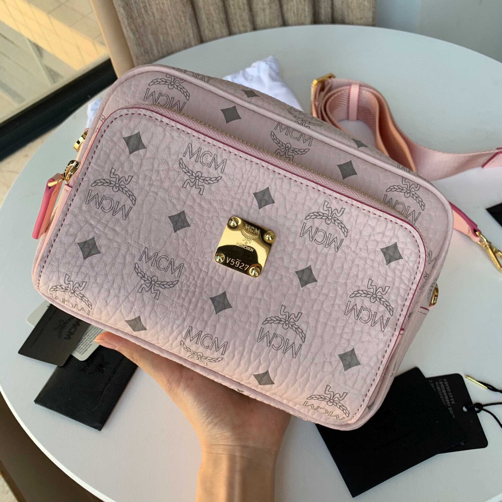 Túi MCM Klassik Crossbody in Visetos Pink