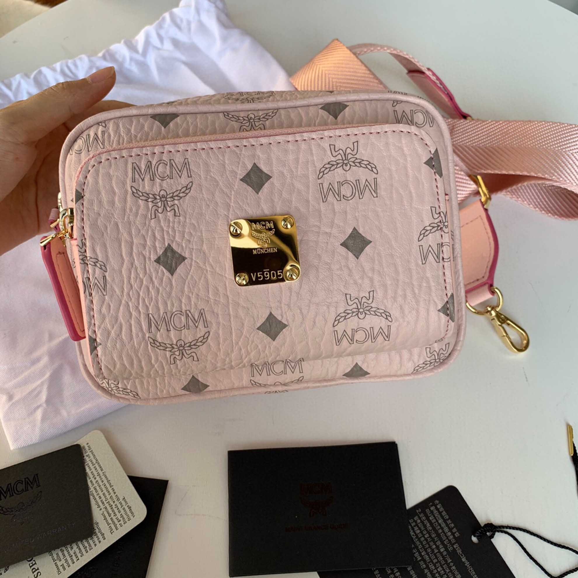 Túi MCM Klassik Crossbody in Visetos Pink