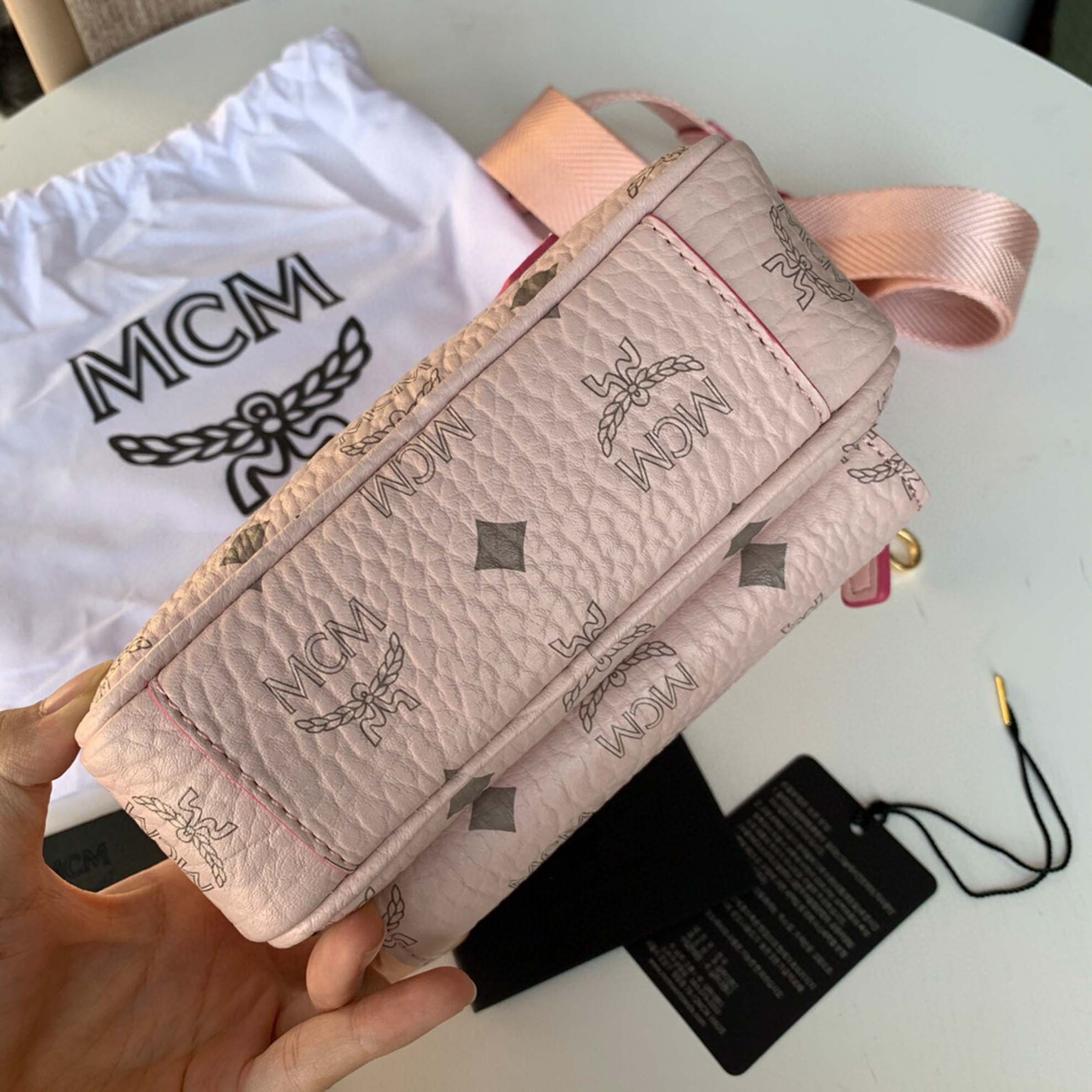 Túi MCM Klassik Crossbody in Visetos Pink