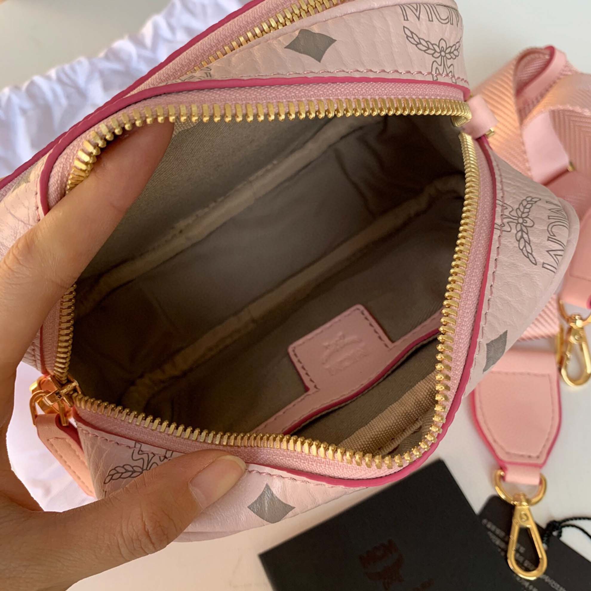 Túi MCM Klassik Crossbody in Visetos Pink