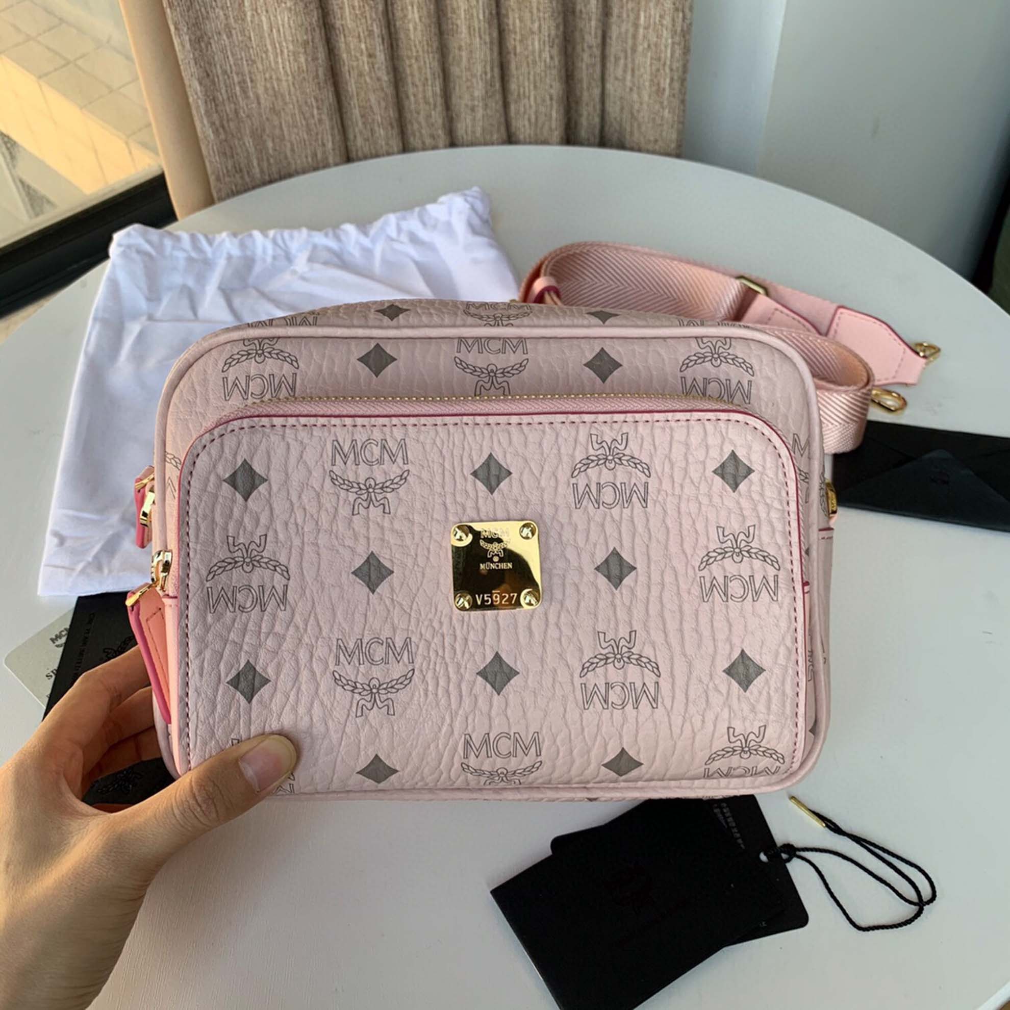 Túi MCM Klassik Crossbody in Visetos Pink