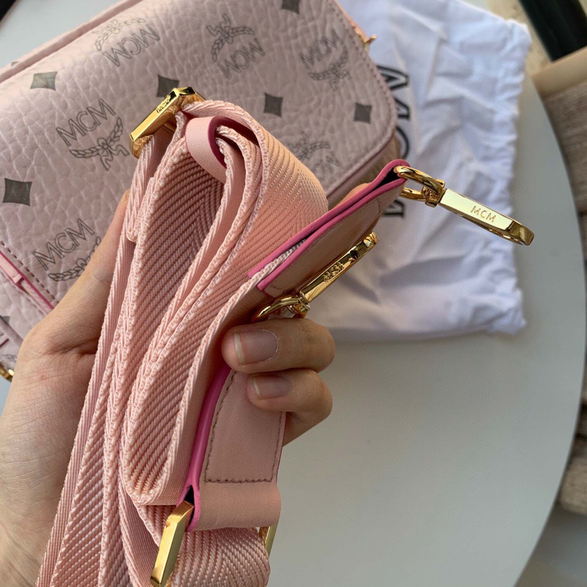 Túi MCM Klassik Crossbody in Visetos Pink