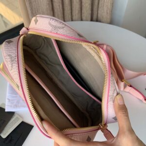 Túi MCM Klassik Crossbody in Visetos Pink