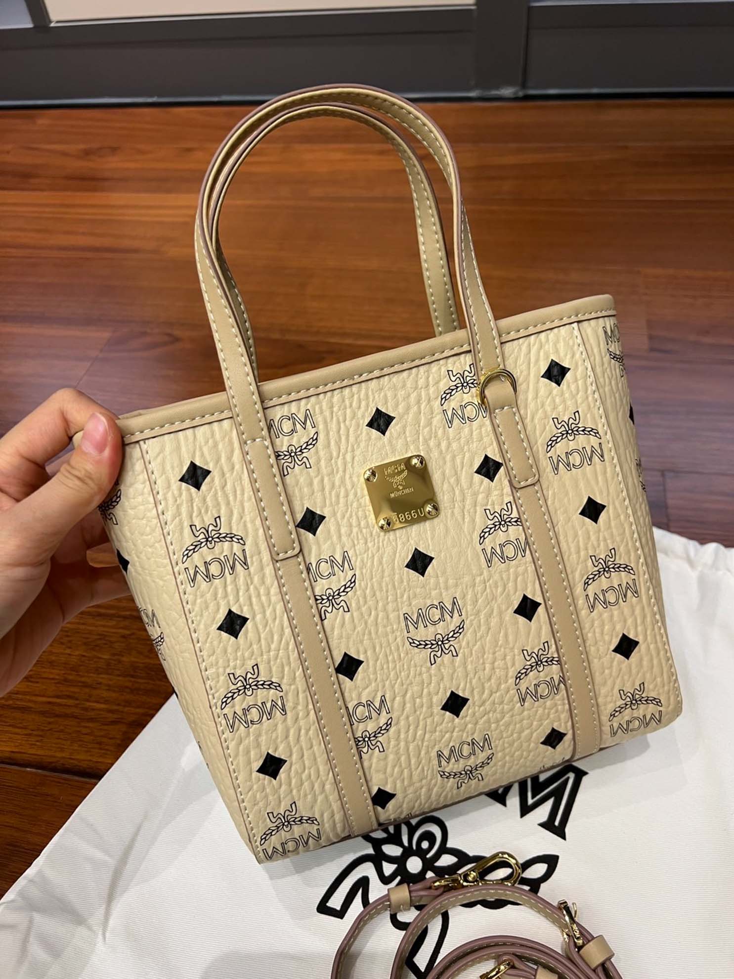 Túi MCM Mini Toni Shopper Visetos 'Beige Black'