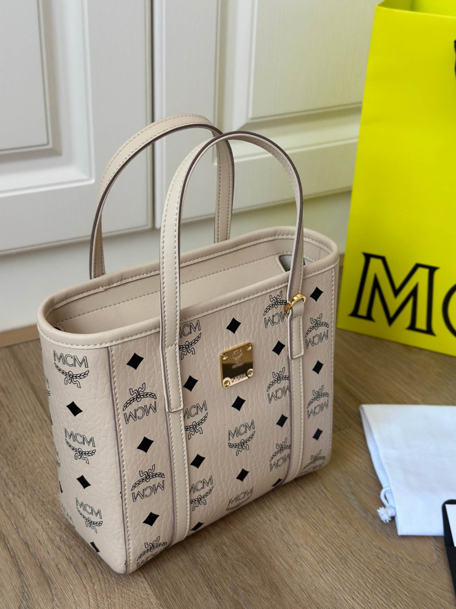 Túi MCM Mini Toni Shopper Visetos 'Beige Black'