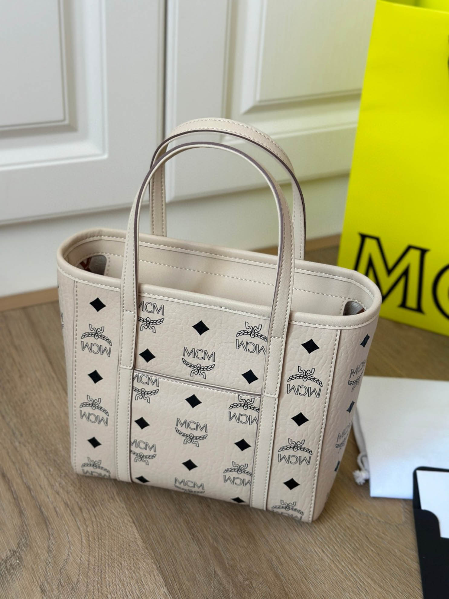 Túi MCM Mini Toni Shopper Visetos 'Beige Black'