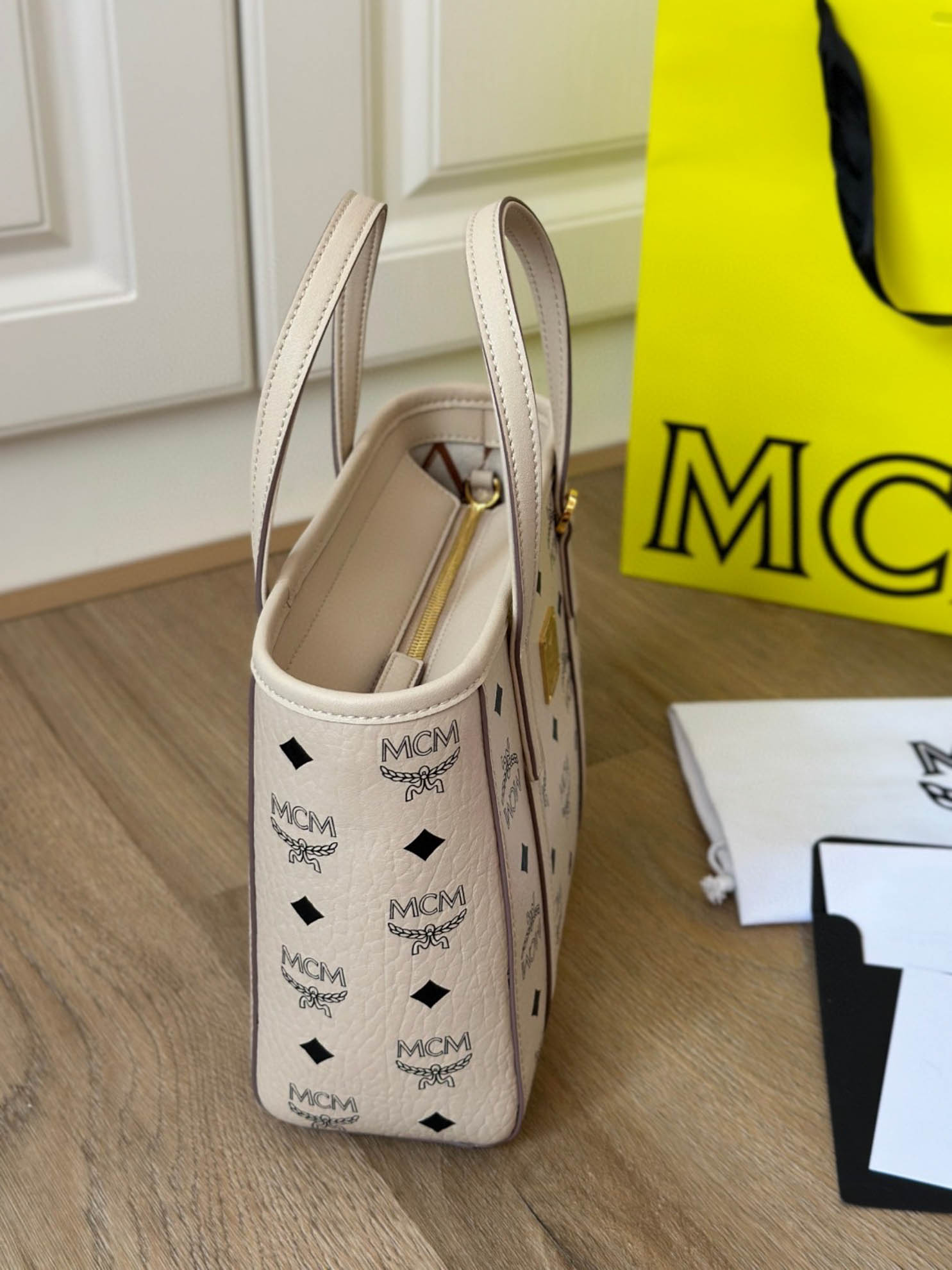 Túi MCM Mini Toni Shopper Visetos 'Beige Black'