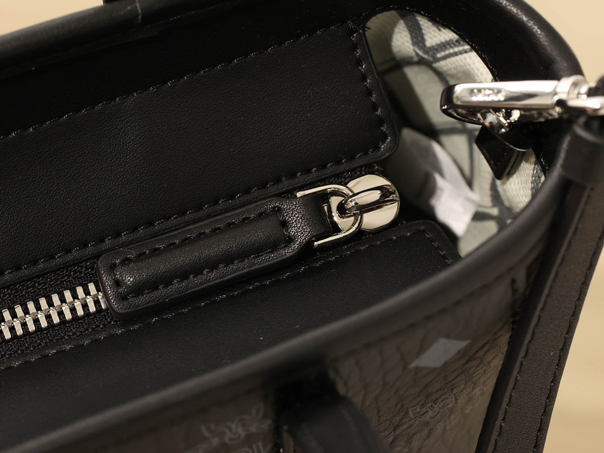 Túi MCM Mini Toni Shopper Visetos 'Black'