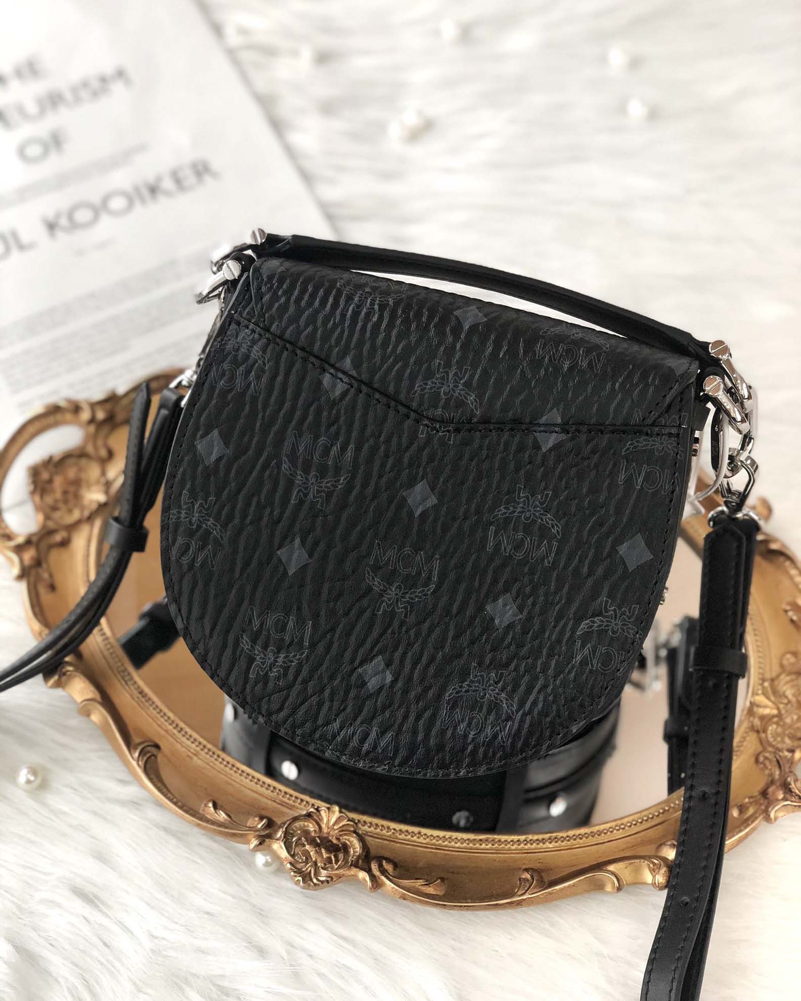 Túi MCM Patricia Round Crossbody Wallet in Visetos Black