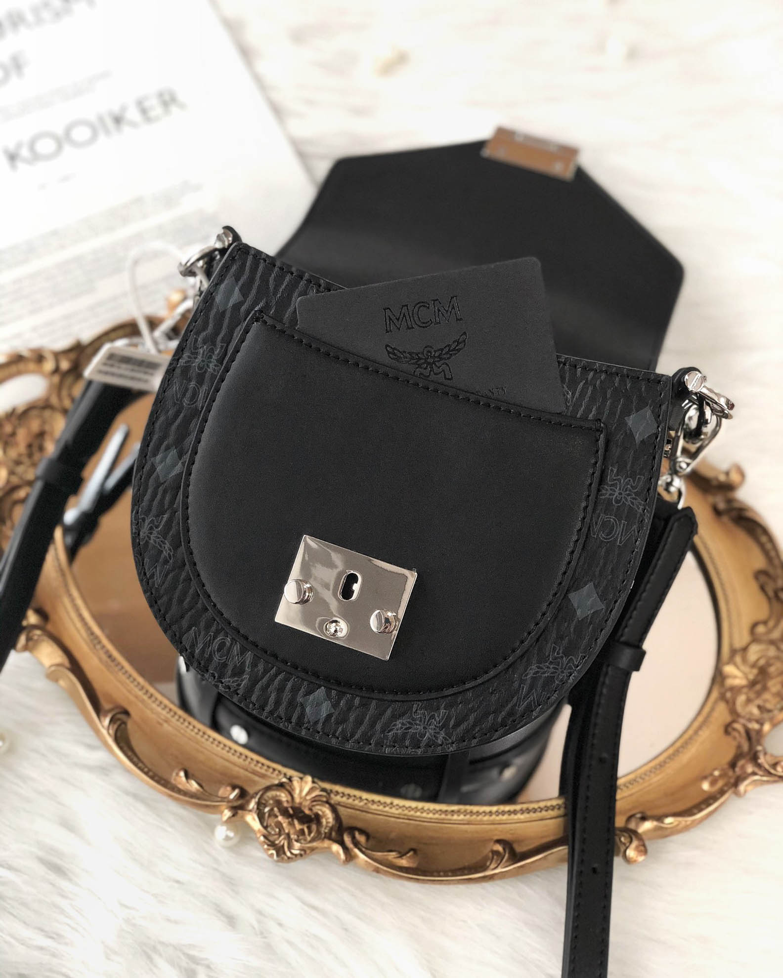 Túi MCM Patricia Round Crossbody Wallet in Visetos Black