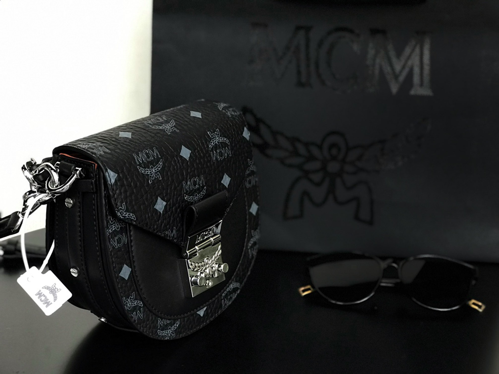 Túi MCM Patricia Round Crossbody Wallet in Visetos Black