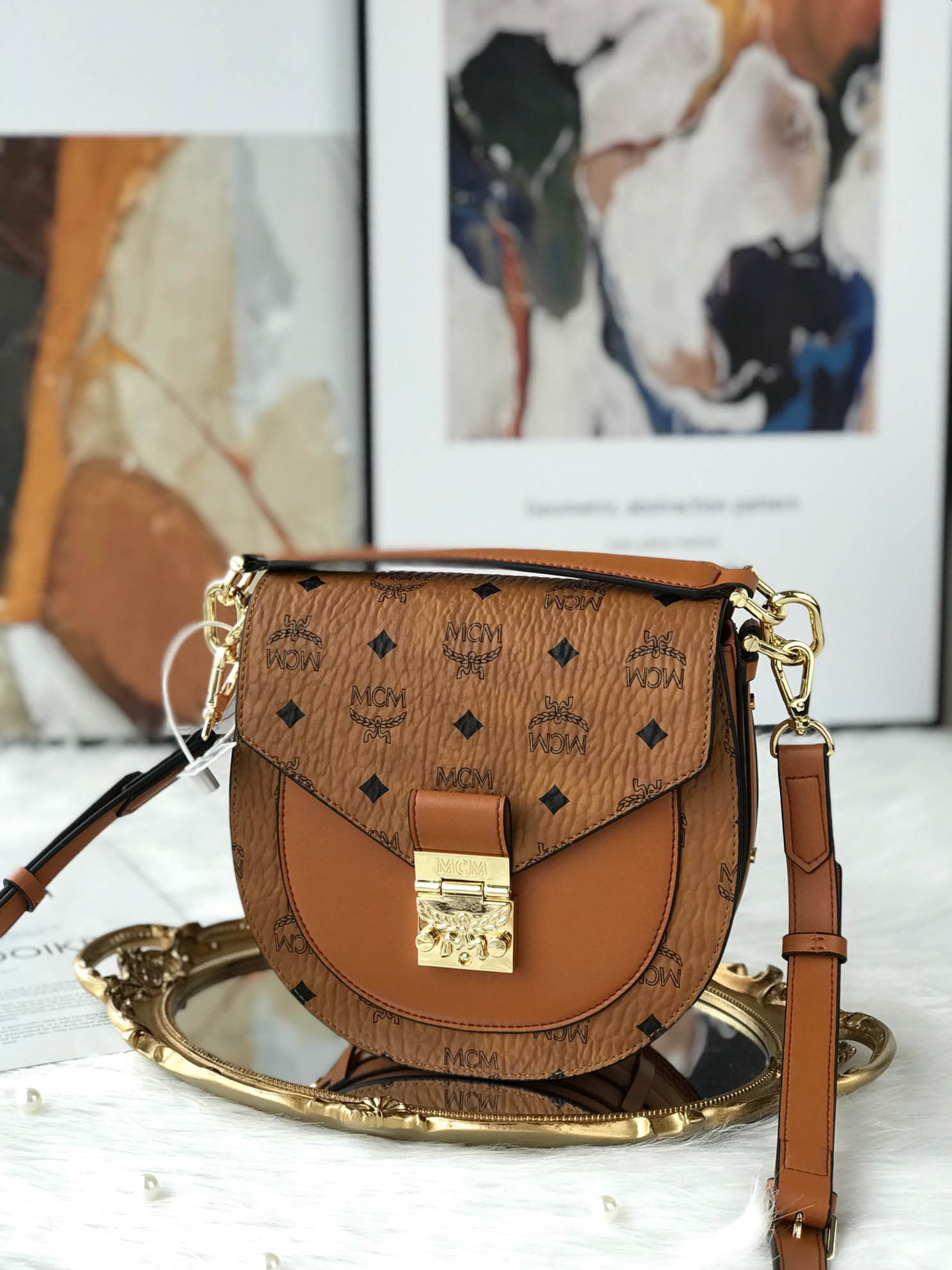 Túi MCM Patricia Round Crossbody Wallet in Visetos Cognac