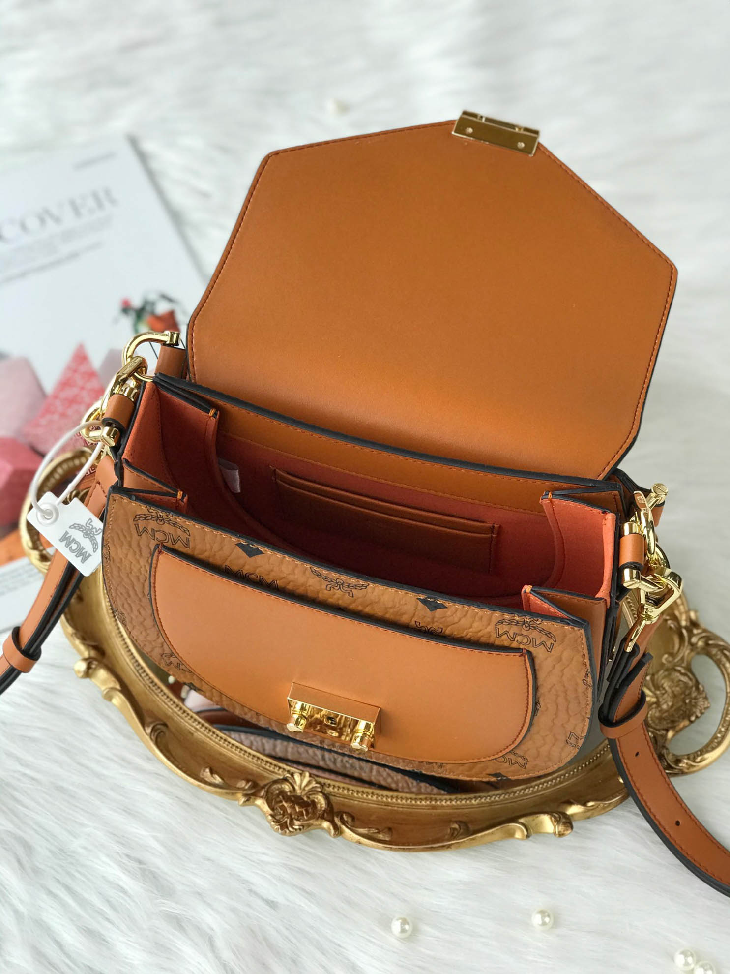 Túi MCM Patricia Round Crossbody Wallet in Visetos Cognac