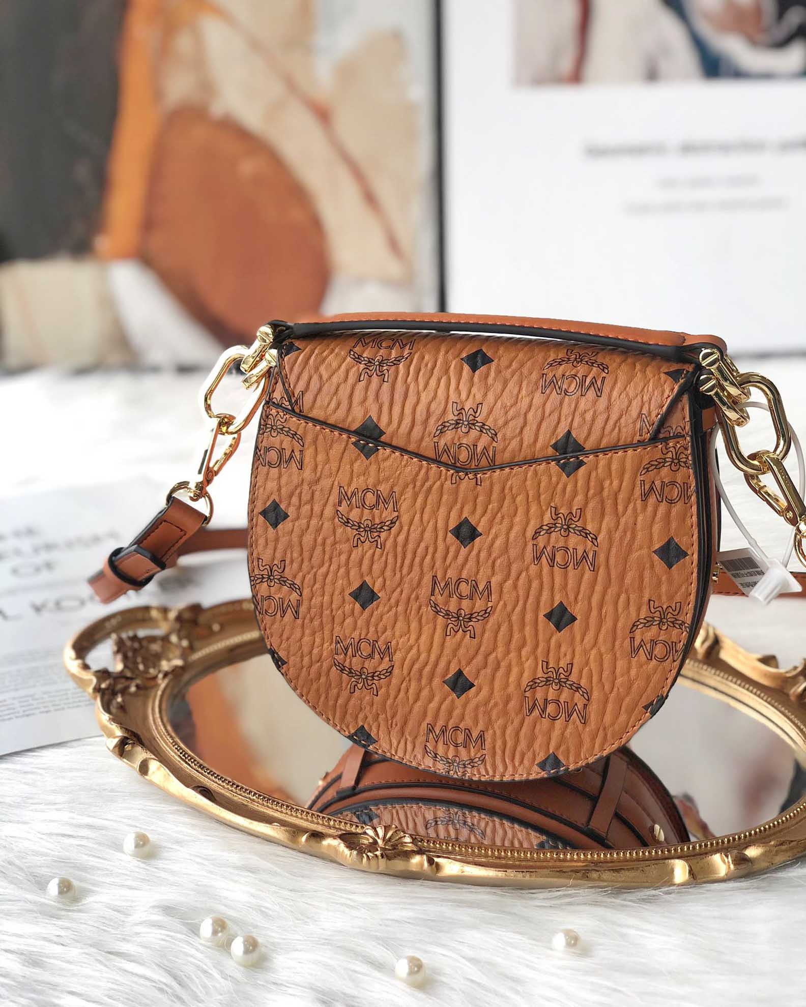 Túi MCM Patricia Round Crossbody Wallet in Visetos Cognac