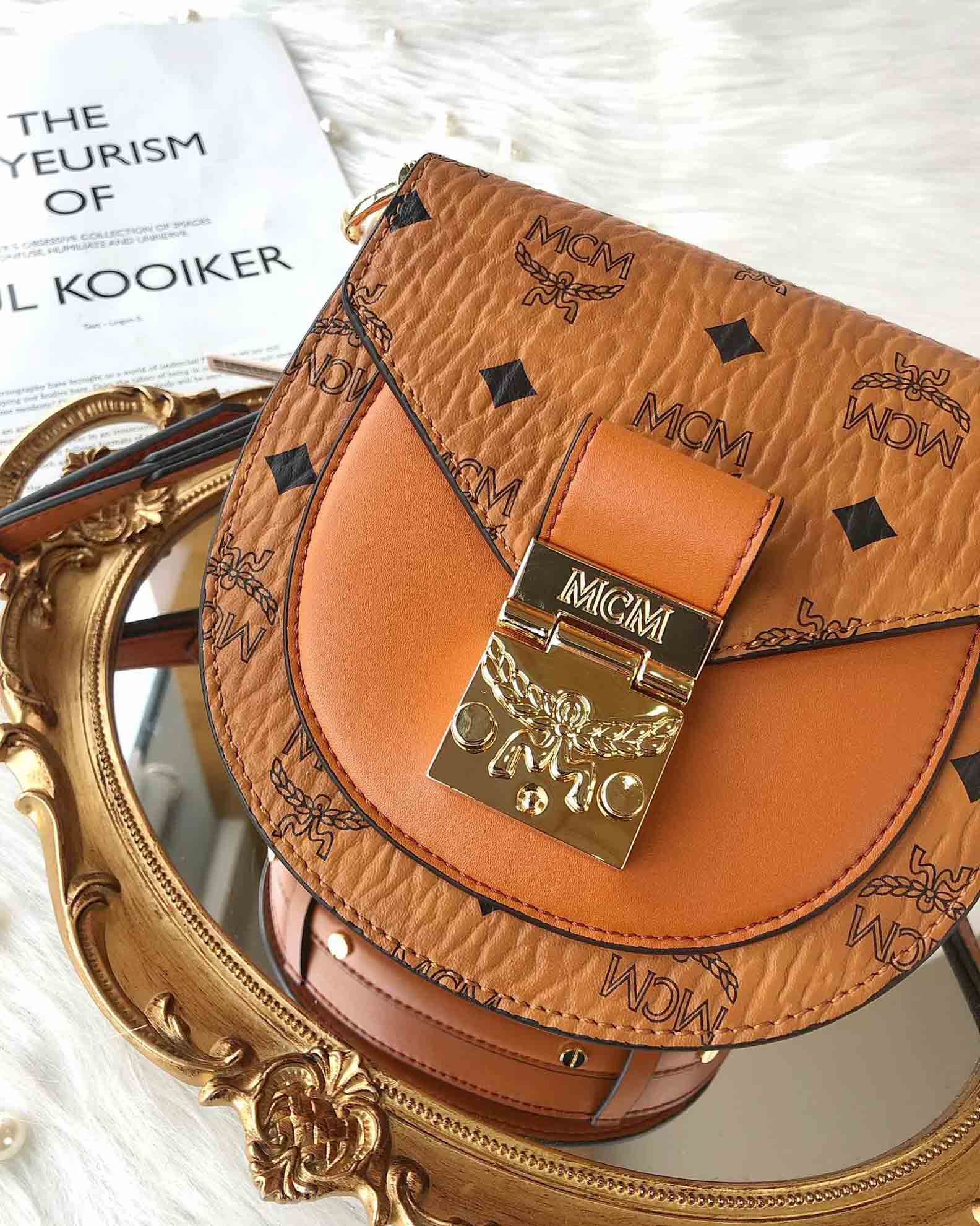 Túi MCM Patricia Round Crossbody Wallet in Visetos Cognac