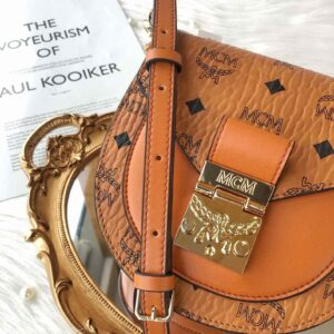 Túi MCM Patricia Round Crossbody Wallet in Visetos Cognac