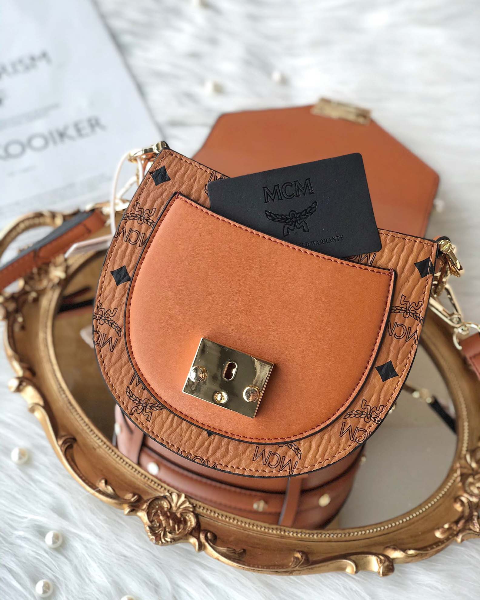 Túi MCM Patricia Round Crossbody Wallet in Visetos Cognac