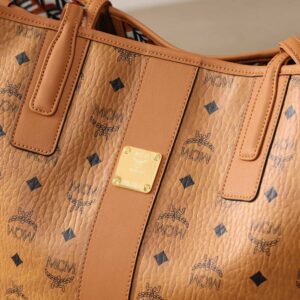 Túi MCM Reversible Liz Shopper in Visetos Cognac