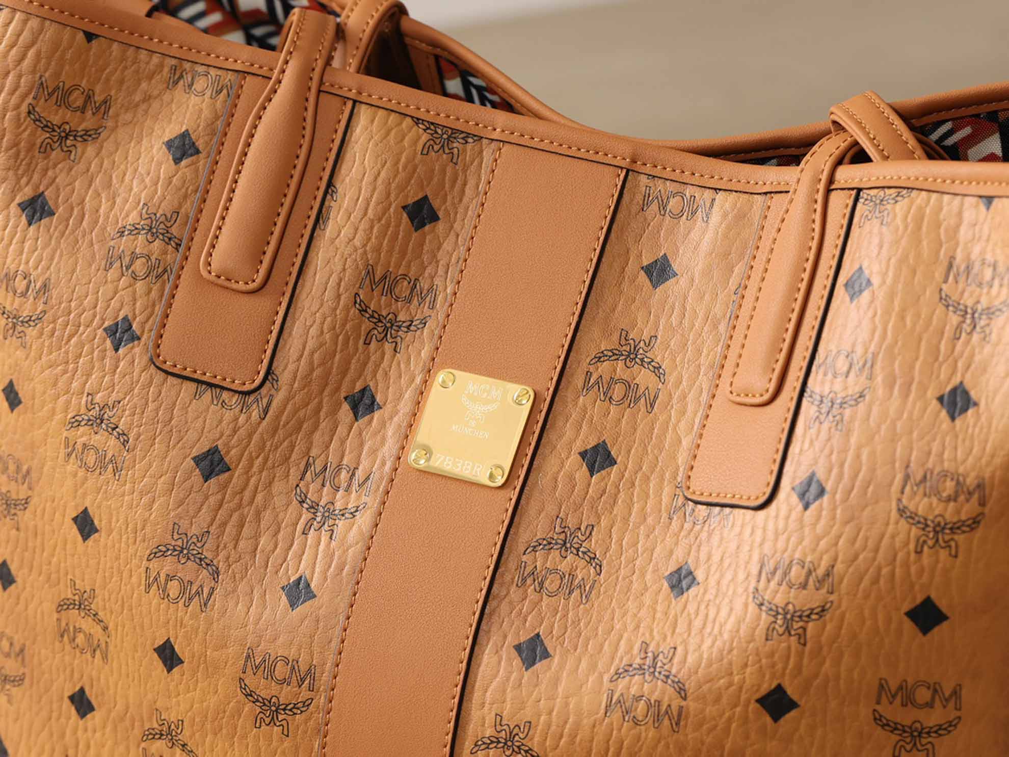 Túi MCM Reversible Liz Shopper in Visetos Cognac