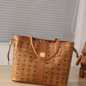 Túi MCM Reversible Liz Shopper in Visetos Cognac