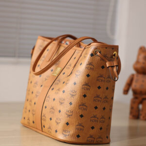 Túi MCM Reversible Liz Shopper in Visetos Cognac