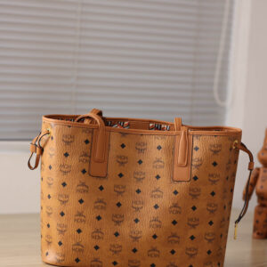 Túi MCM Reversible Liz Shopper in Visetos Cognac