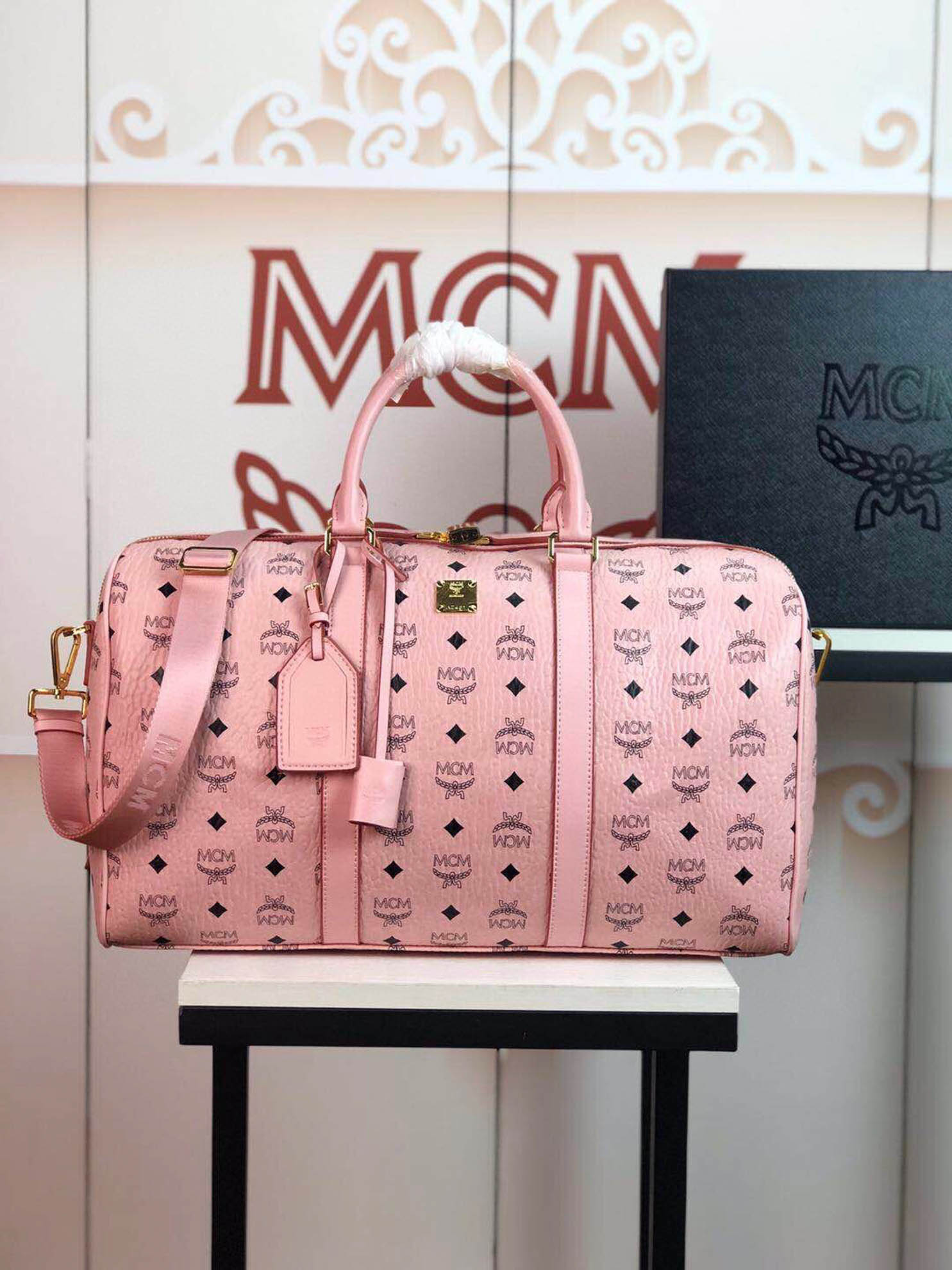 Túi MCM Traveler Weekender Bag in Visetos Pink