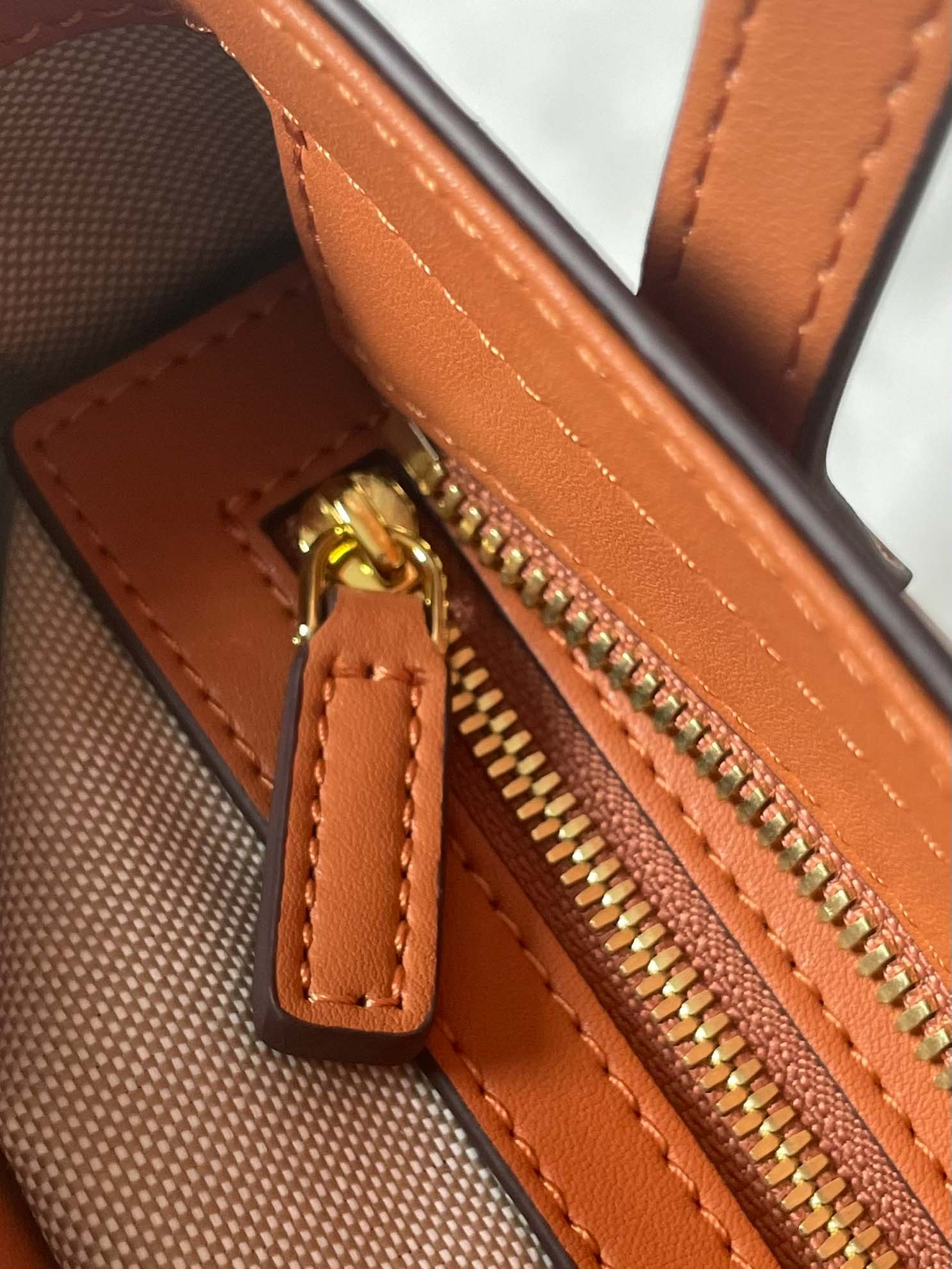 TÚI MCM Visetos Mini Aren Shopper Tote Cognac