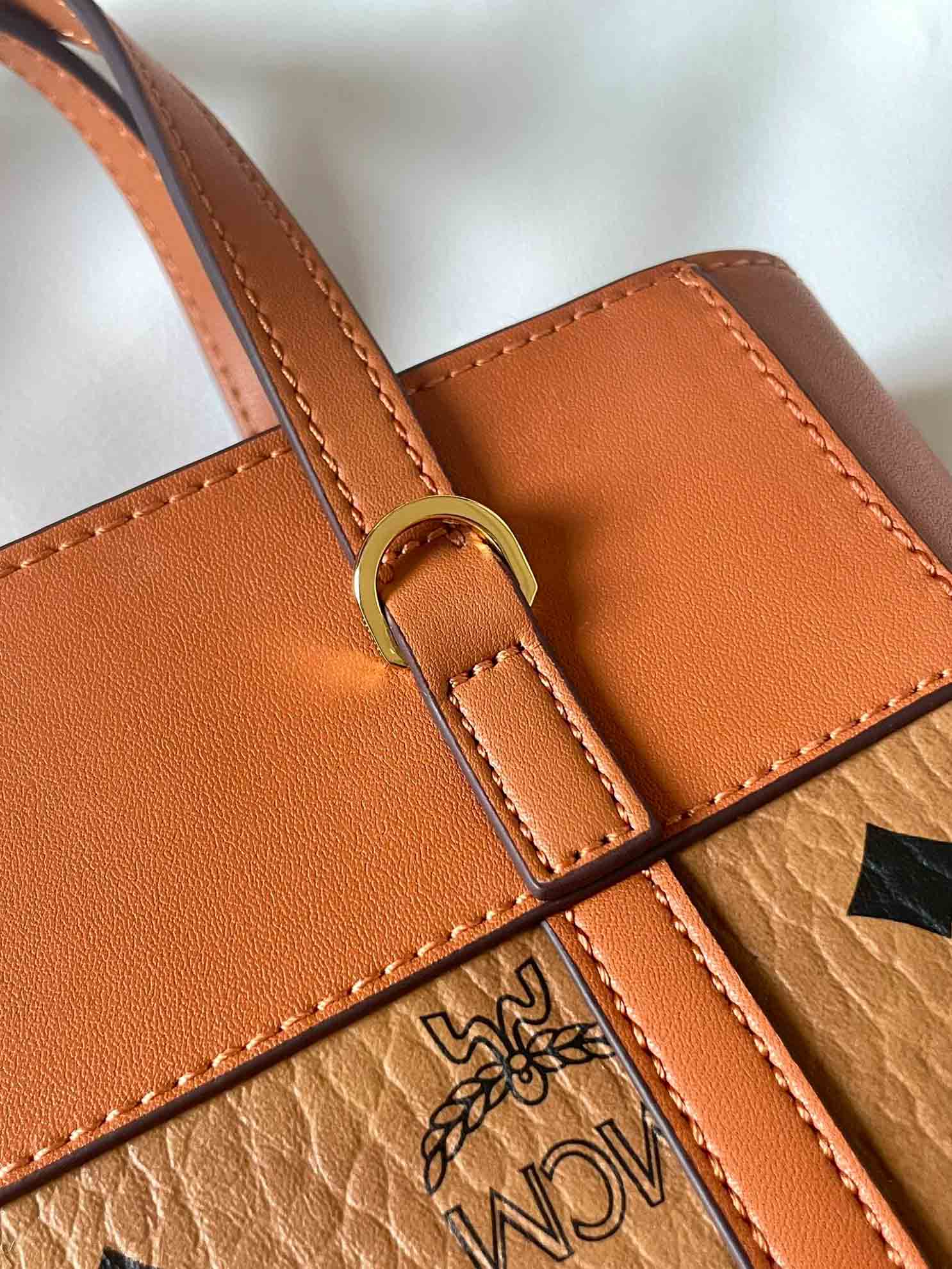 TÚI MCM Visetos Mini Aren Shopper Tote Cognac