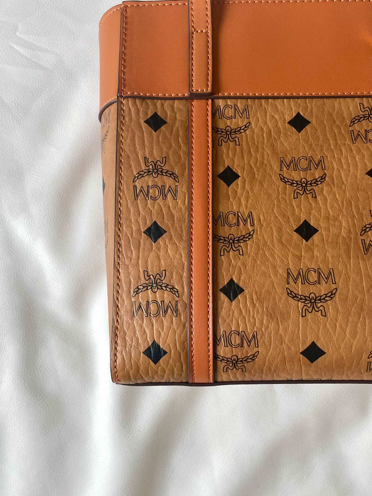 TÚI MCM Visetos Mini Aren Shopper Tote Cognac