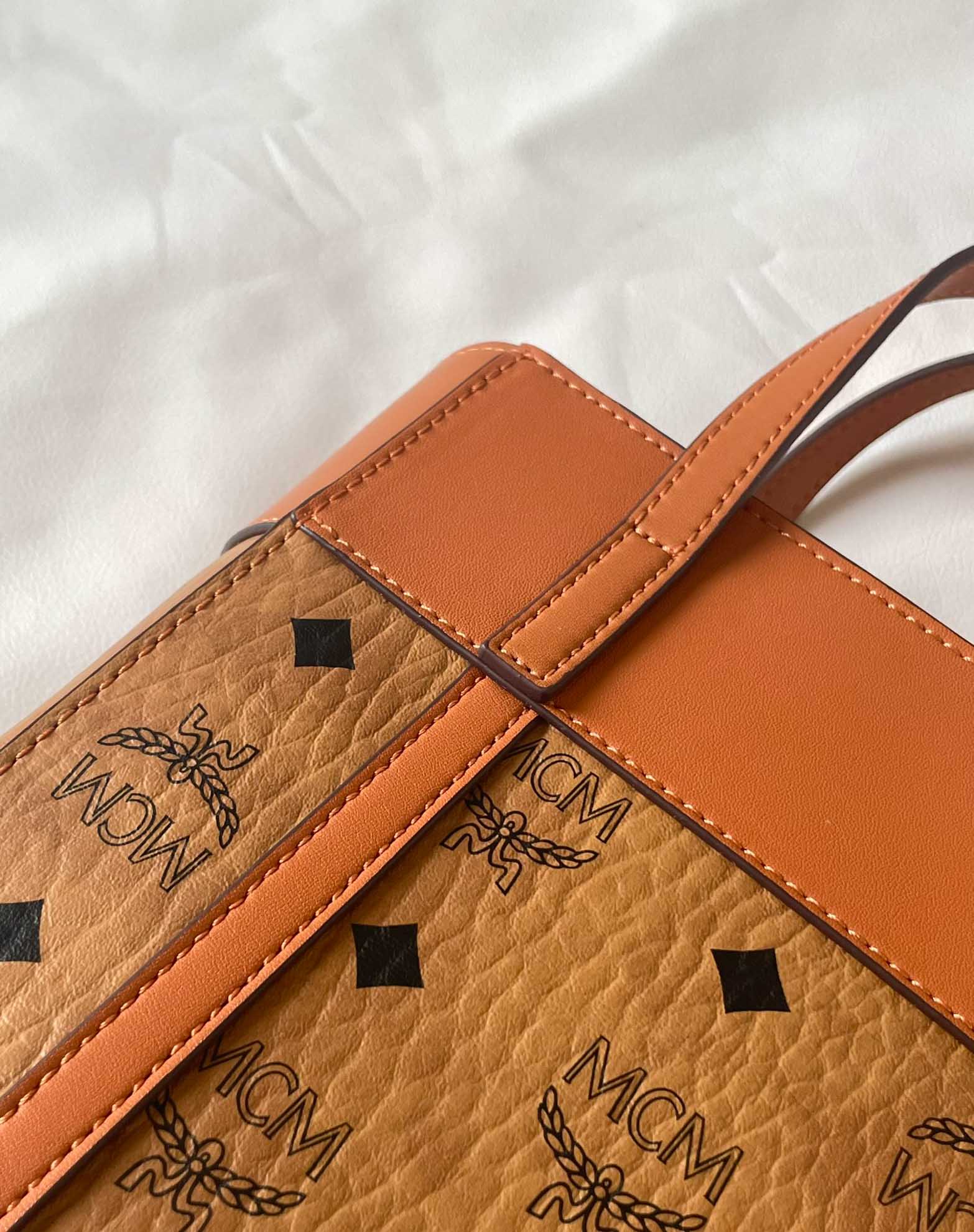 TÚI MCM Visetos Mini Aren Shopper Tote Cognac