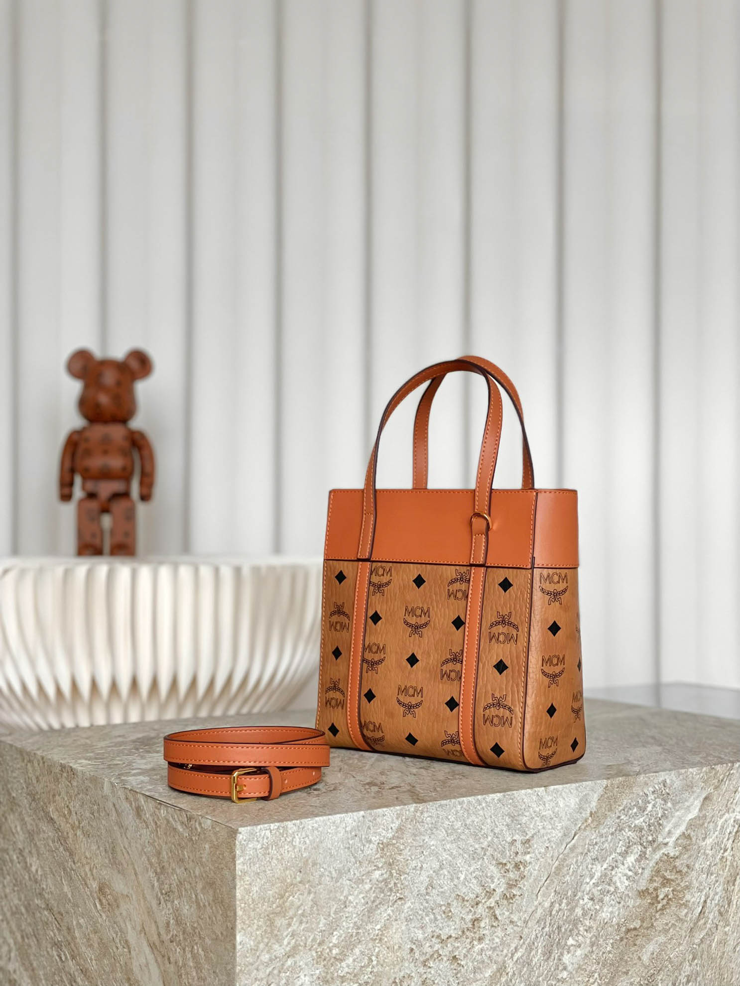 TÚI MCM Visetos Mini Aren Shopper Tote Cognac